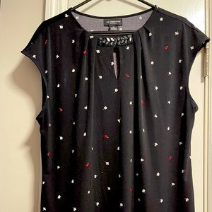 Sleeveless polyester top